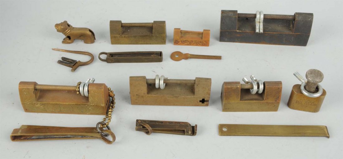 Lot of 8: Bar Type Padlocks. (1 of 1)