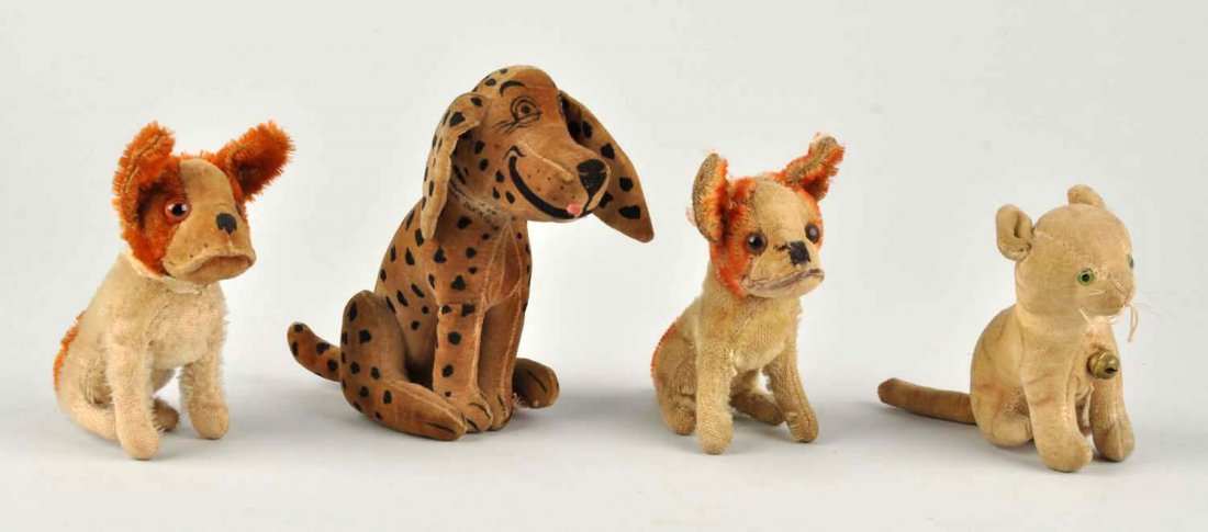 Lot of 4: Stuffed Animals. (1 of 2)