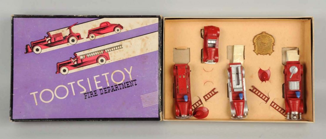 Diecast Tootsietoy Fire Department Set. (1 of 1)