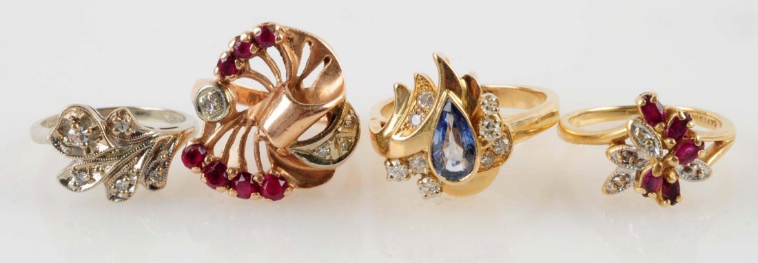 Lot Of 4: Gold Rings. (1 of 2)