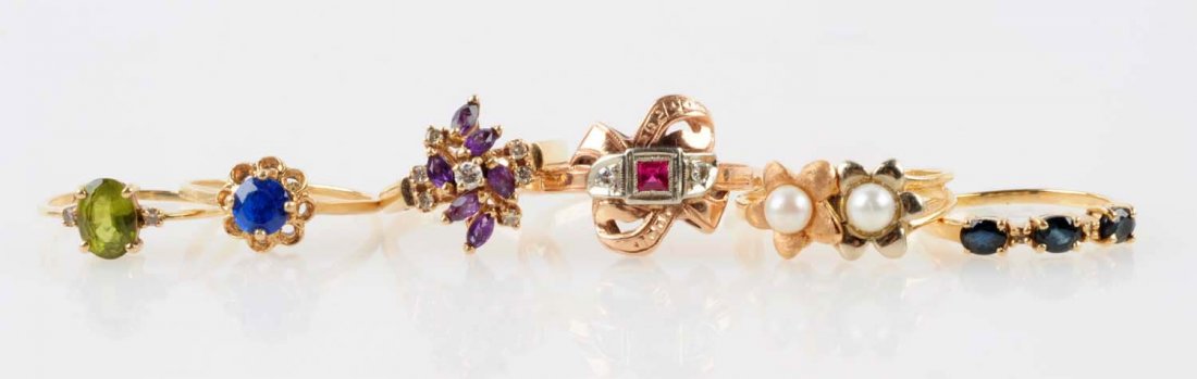 Lot Of 6: Gold Rings. (1 of 2)