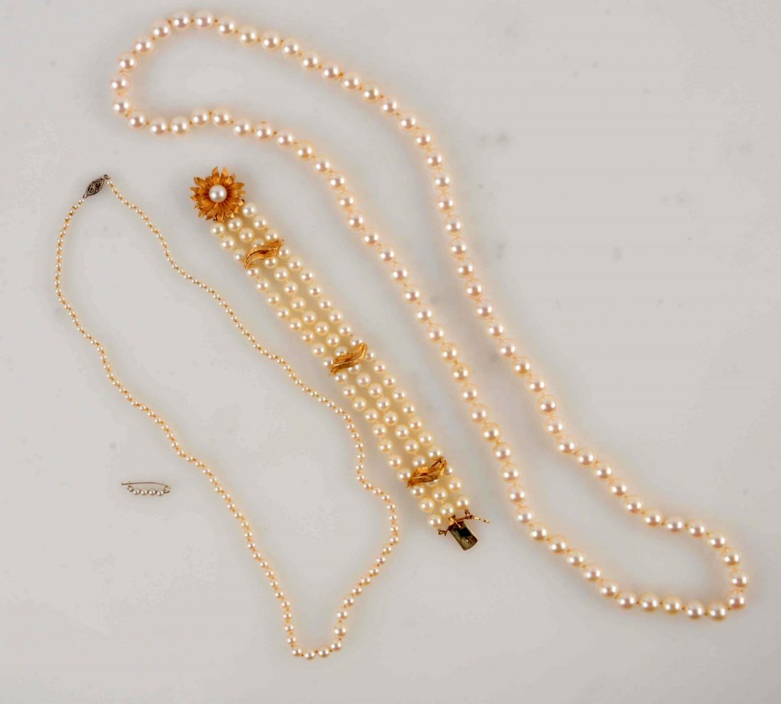 Lot Of 4: Pearl Jewelry Items. (1 of 1)