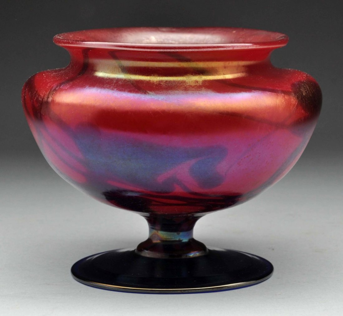 Art Glass Footed Bowl. (1 of 3)