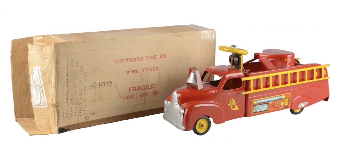 Louis Marx Kiddie Ride On Fire Truck 3299 / 3300 (1 of 3)