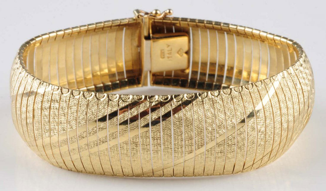 Gold Bangle Bracelet. (1 of 3)