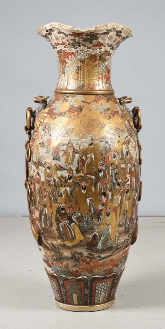 Large Chinese Decorated Vase. (1 of 4)