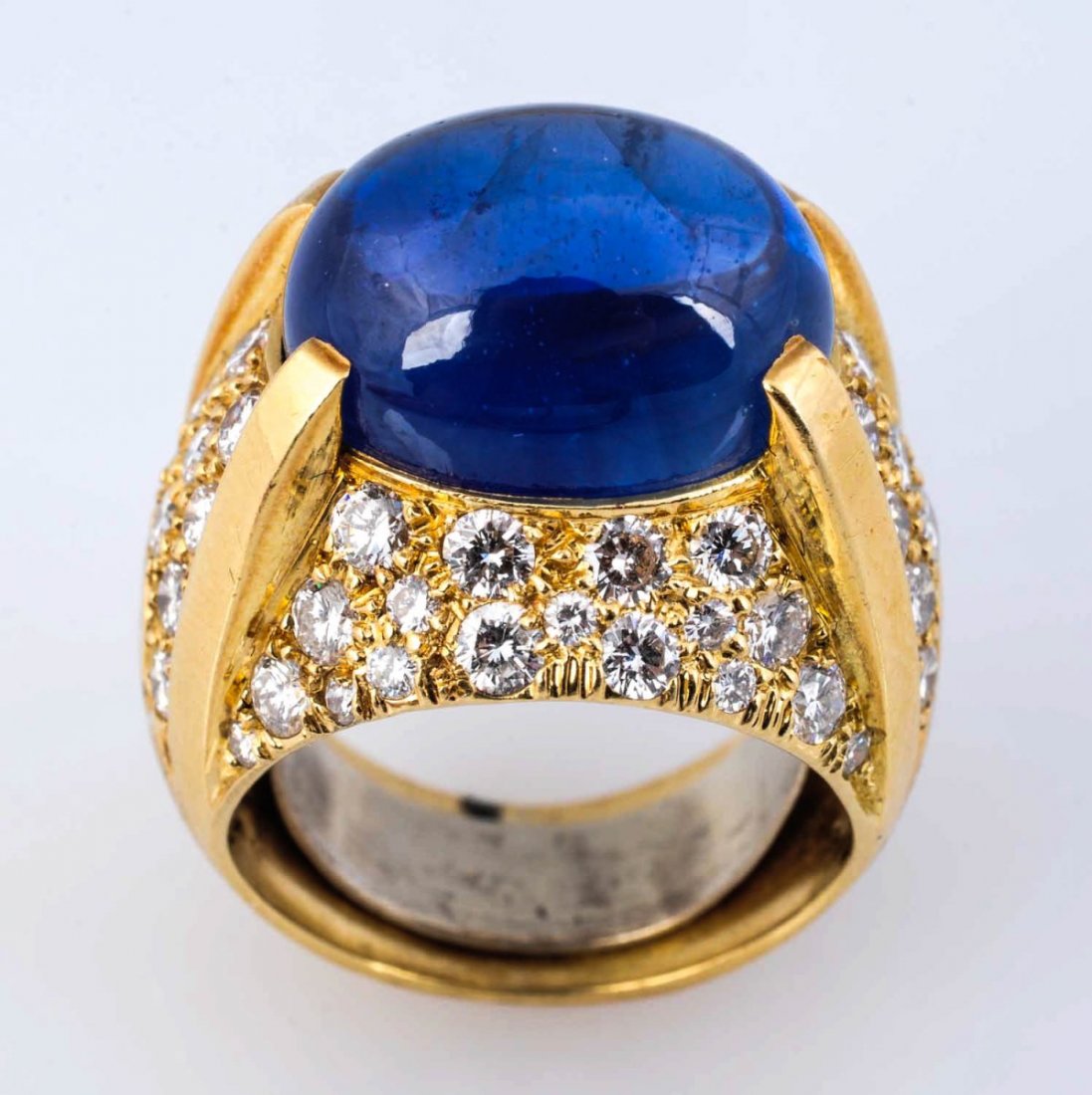 16 ct. Ceylon Cabochon Sapphire & Diamond Ring. (1 of 7)