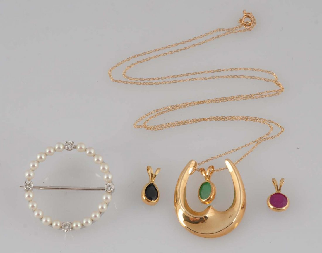 Lot Of 2: Pearl Pin & Necklace Set. (1 of 3)