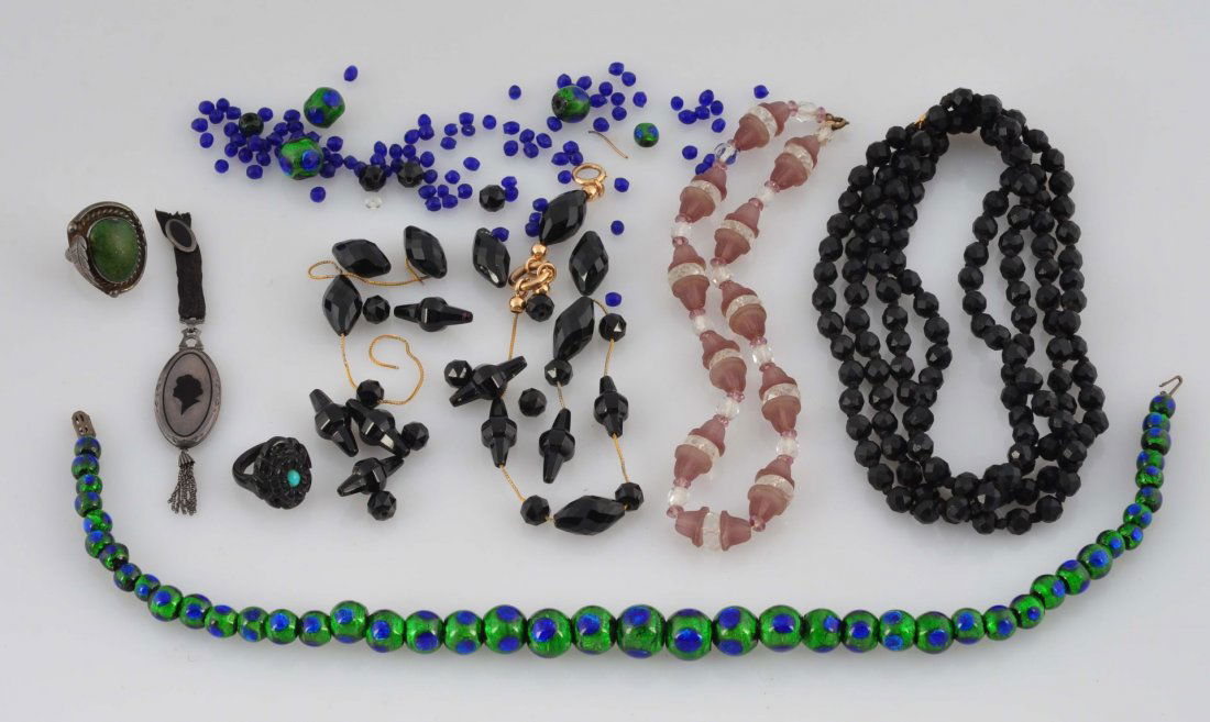 Lot Of Antique Beads And Accessories. (1 of 7)