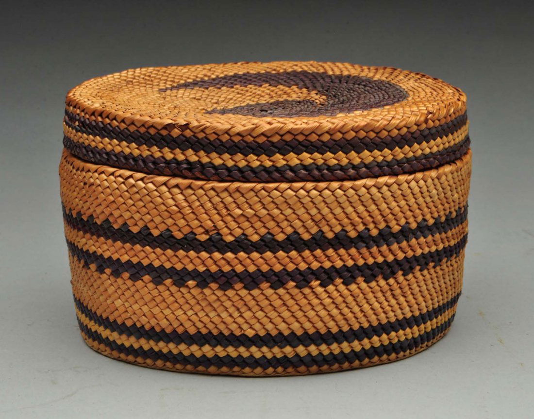 Small Lidded Basket With Swirl Design. (1 of 5)