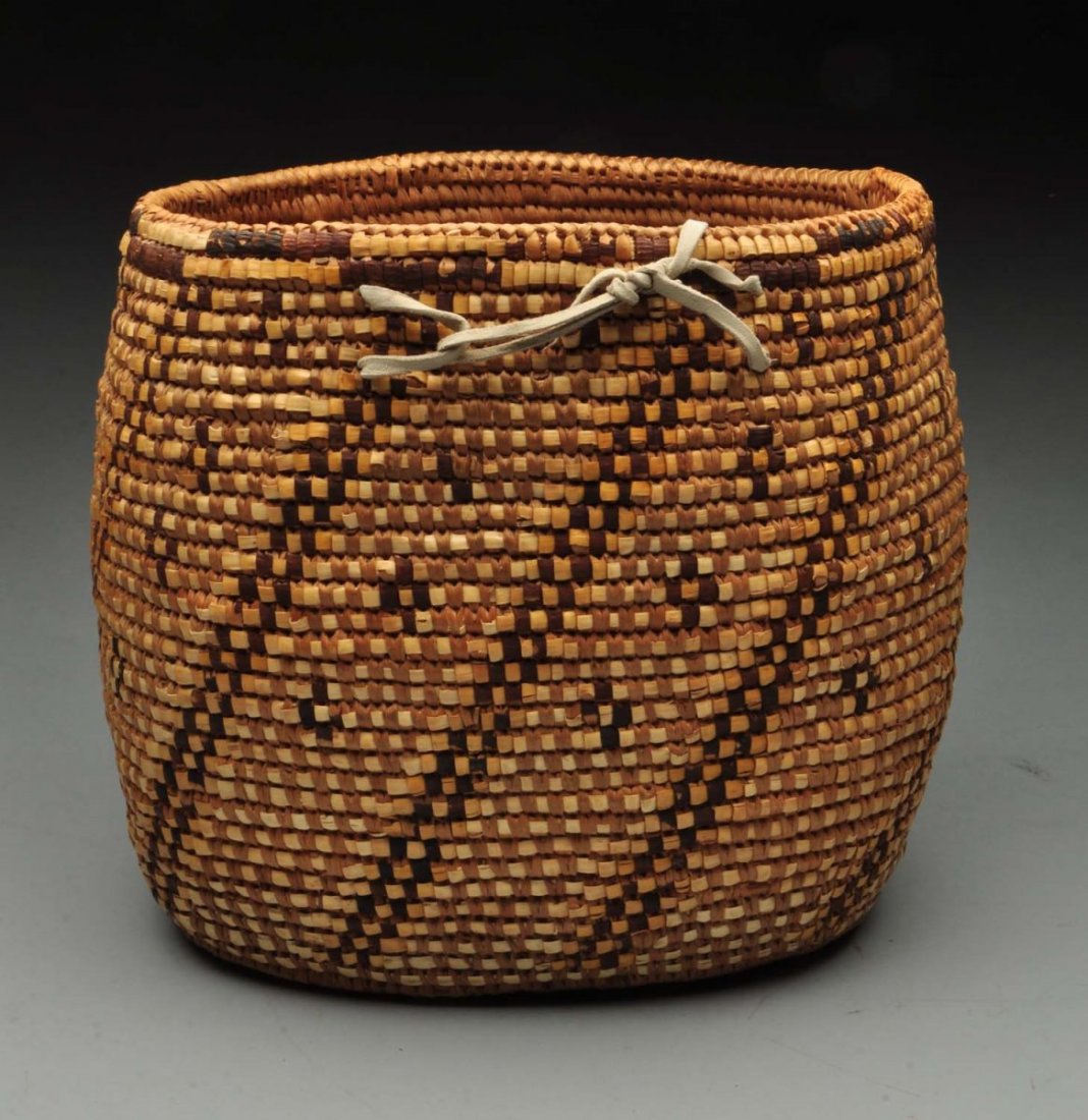 Native American Large Oval Basket. (1 of 4)