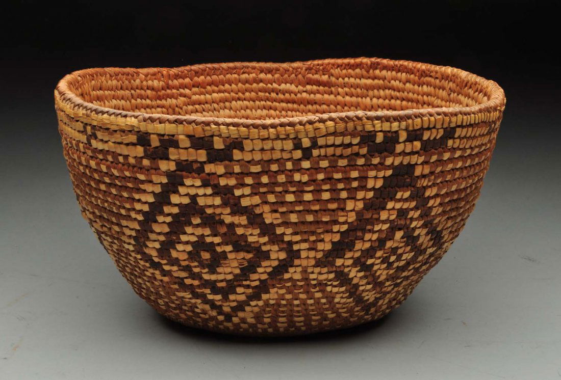 Large Oval Diamond Indian Basket. (1 of 3)