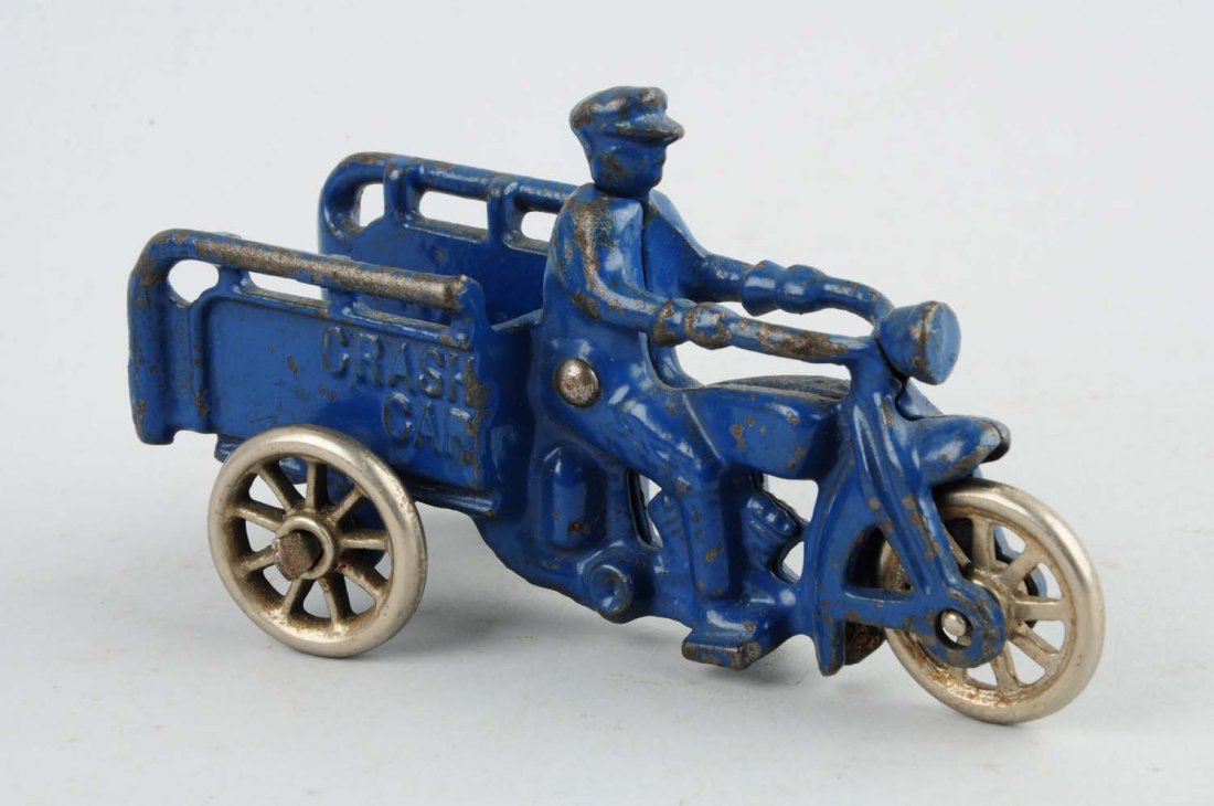 Small Hubley Crash Car. (1 of 2)