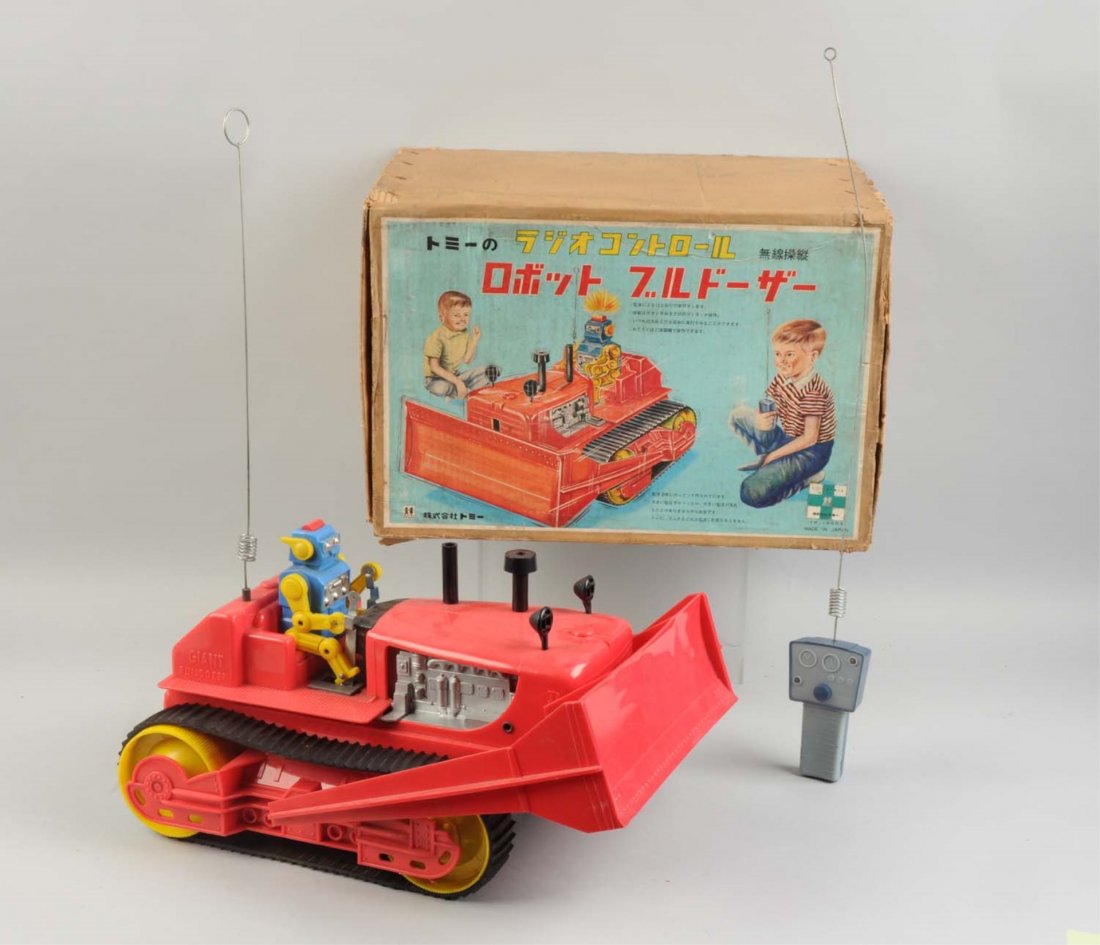 Japanese Tomy Battery Op Robot Bulldozer. (1 of 1)