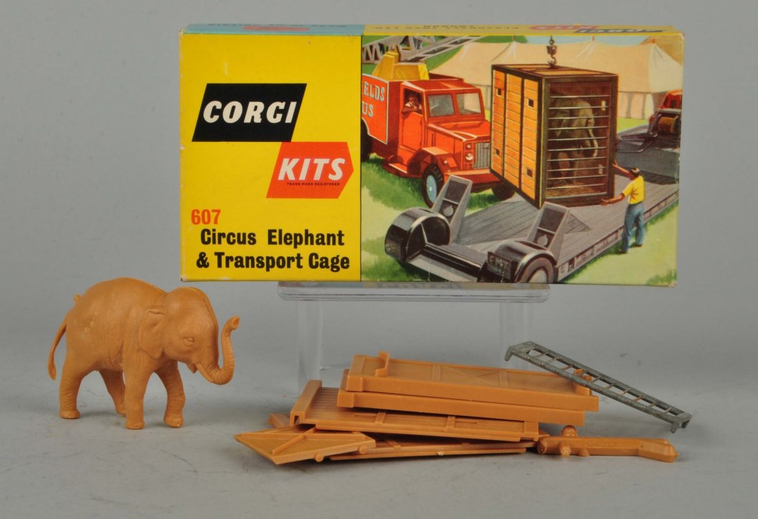 Corgi #607 Circus Elephant & Transport Cage. (1 of 4)