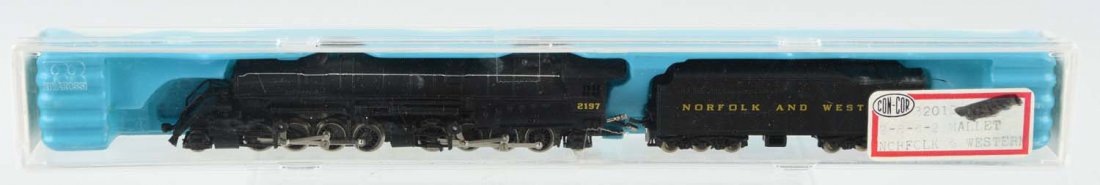 Norfolk & Western Train Set In Plastic Case. (1 of 1)