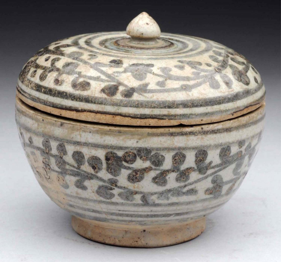 16th Century Thai Lidden Bowl. (1 of 2)