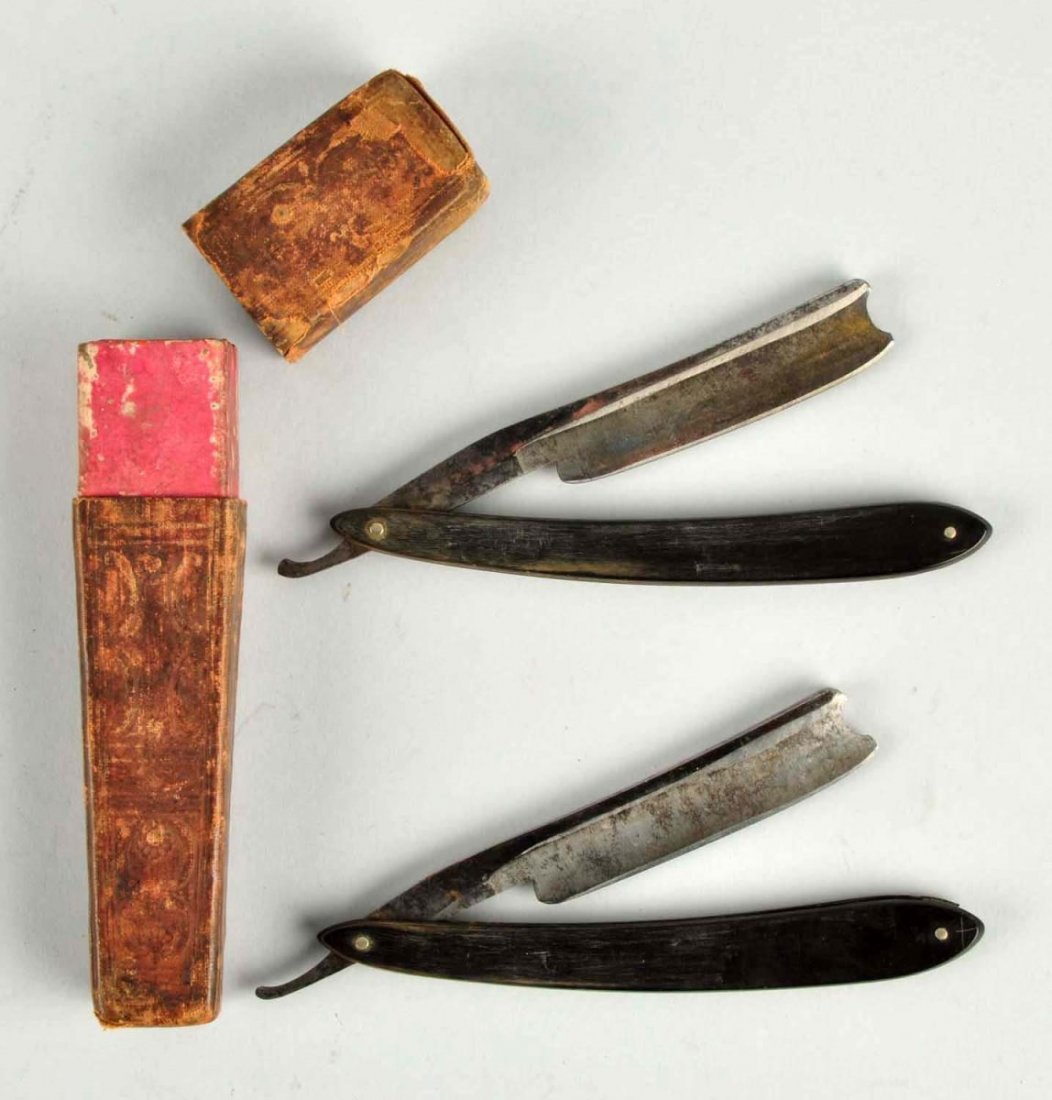 Pair of Straight Razors in Box.: Ebony. In very good condition. Condition (Excellent). Size Box: 7" L.