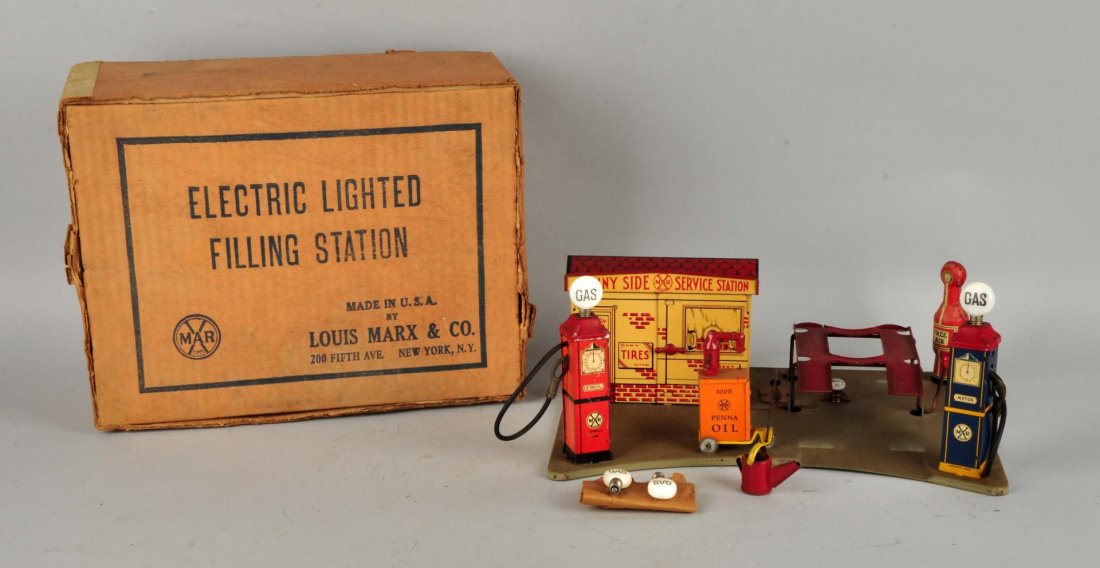 Marx Electric Lighted Filling Station. (1 of 2)