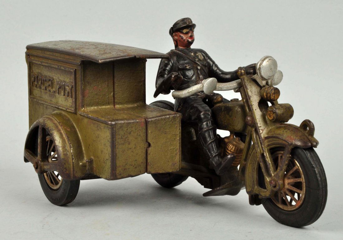 Cast Iron US Parcel Post Motorcycle w/ Driver. (1 of 3)