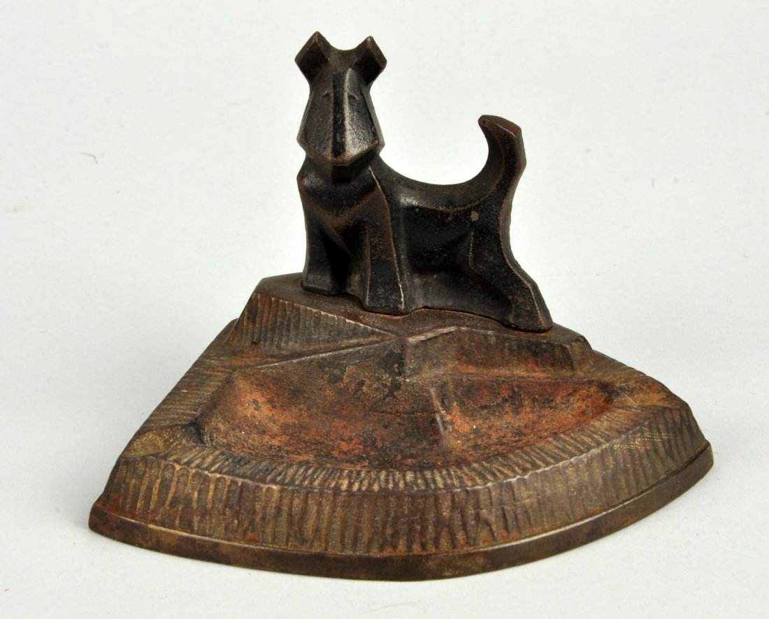 Cast Iron Deco Scottie Dog on Ash Tray. (1 of 3)