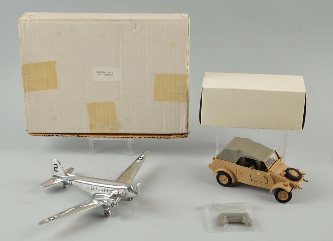 Lot Of 2: Modern Collector Toys. (1 of 1)