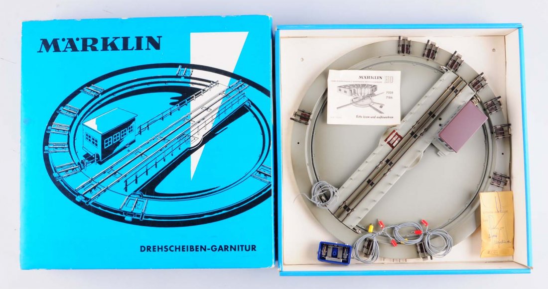 Marklin No. 7186 Operating Turntable. (1 of 1)