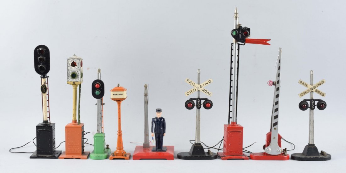Large Lot Lionel Block Signals, Lights & Towers . (1 of 1)