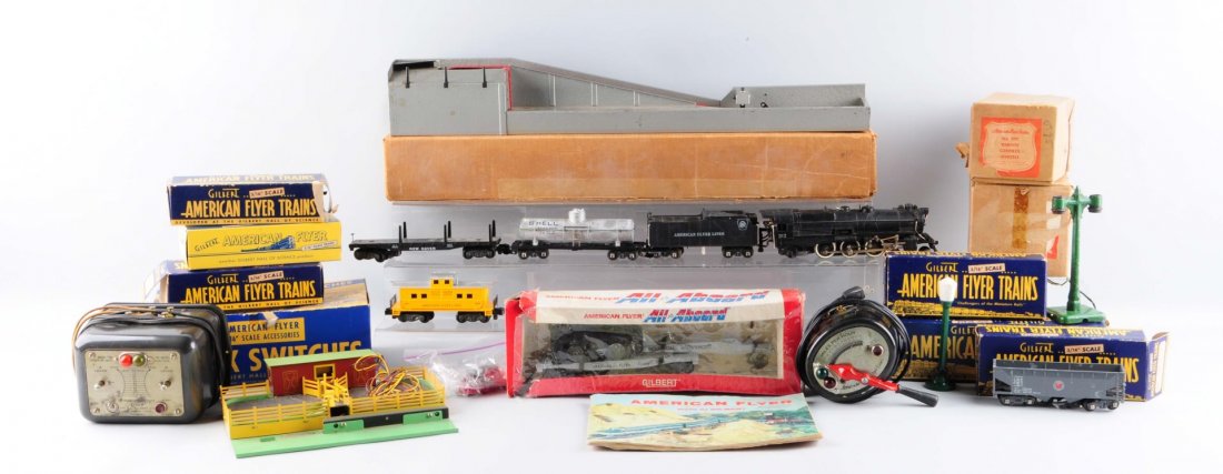 Large Lot of American Flyer Accessories. (1 of 1)