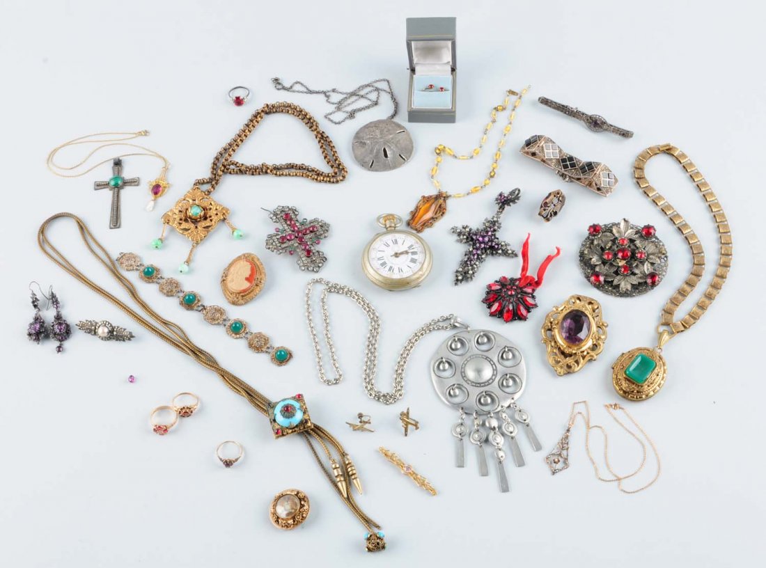 Large Lot Of Vintage Costume Jewelry. (1 of 1)