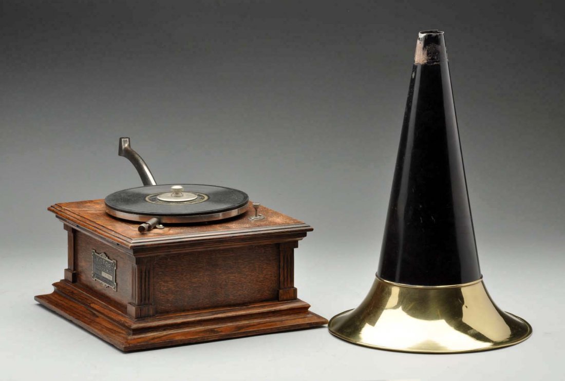 Victor Type "E" Pre Dog Phonograph. (1 of 4)