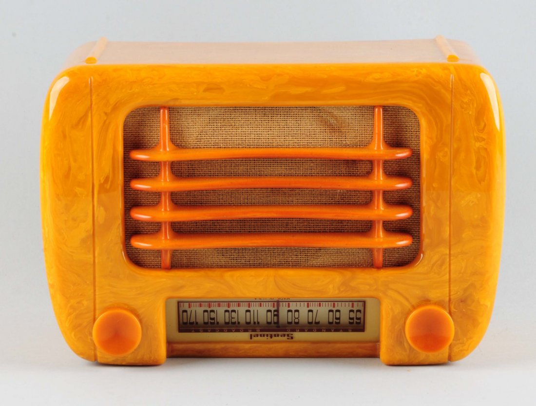 Catalin Sentinel Bakelite Electric Radio. (1 of 3)