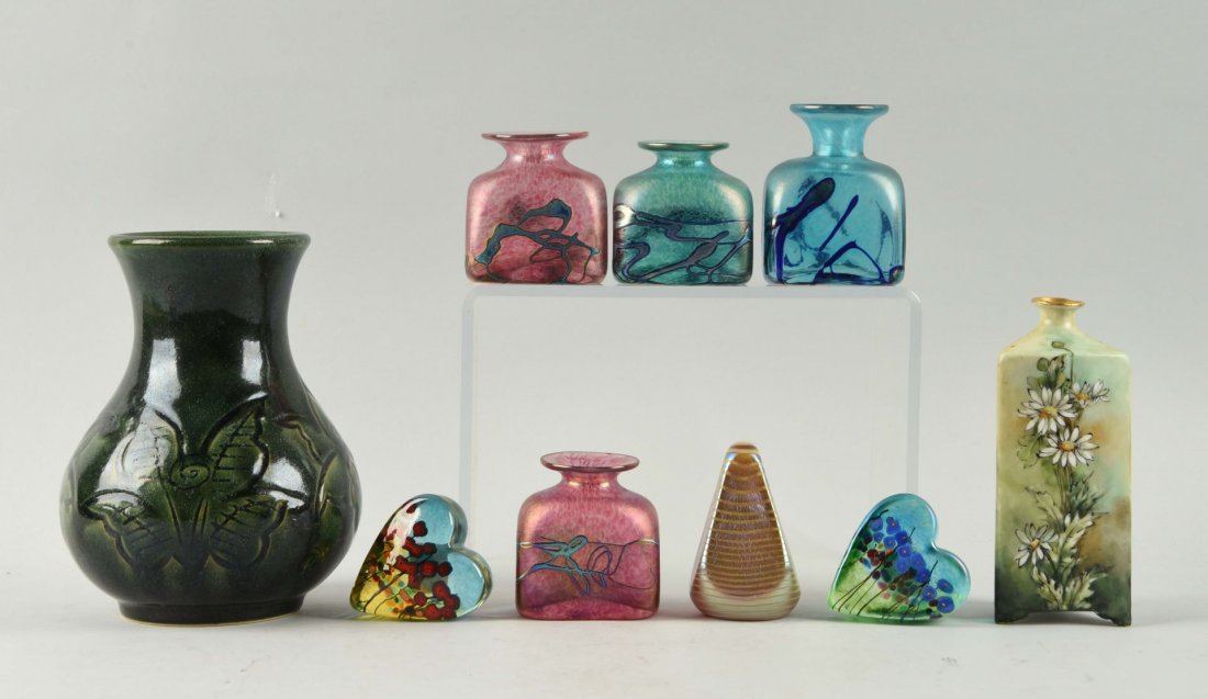 Lot Of 8: Vases And Paper Weights. (1 of 1)