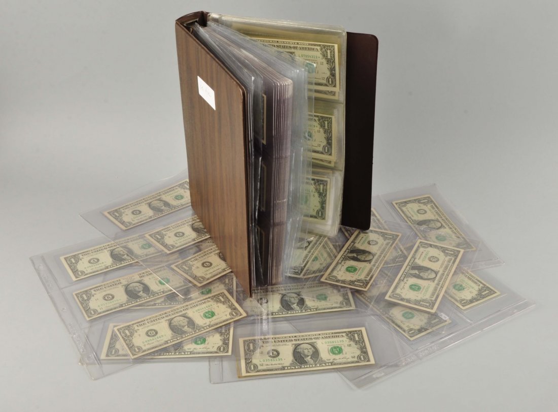 Large Collection of $1 Federal Reserve Notes. (1 of 4)