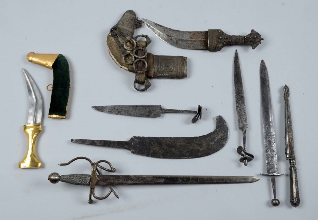 Lot of 7: Assorted Edged Weapons. (1 of 1)