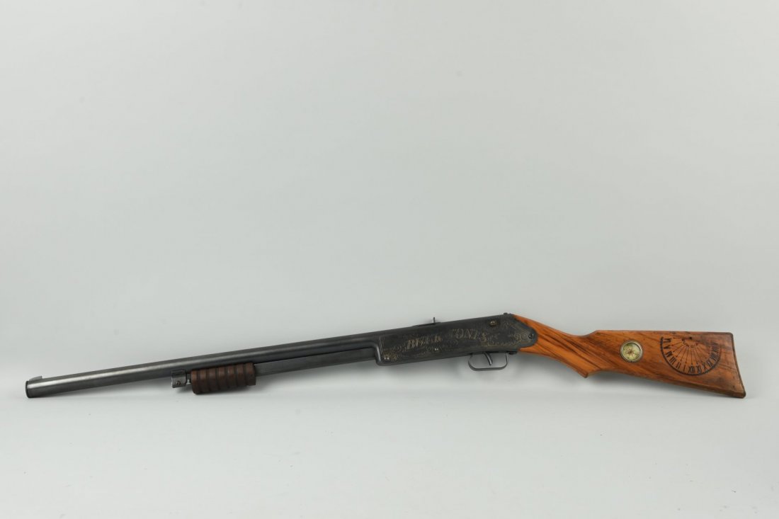 Vintage Buck Jones Daisy BB Gun.: Includes the original box. BB gun in excellent condition even has the compass in the stock. Condition (Excellent).