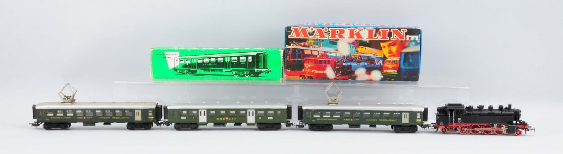 Lot of 4: Marklin Locomotive & Passenger Cars. (1 of 1)