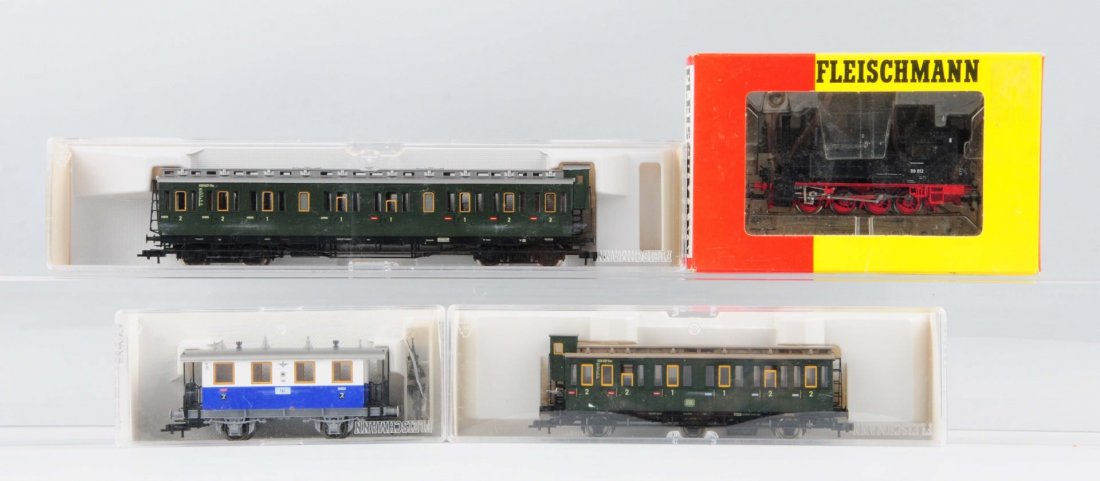 Lot of 4: Fleischmann Locomotive & Passenger Cars. (1 of 1)