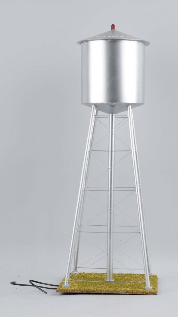 Large Metal G Scale Water Tower. (1 of 1)