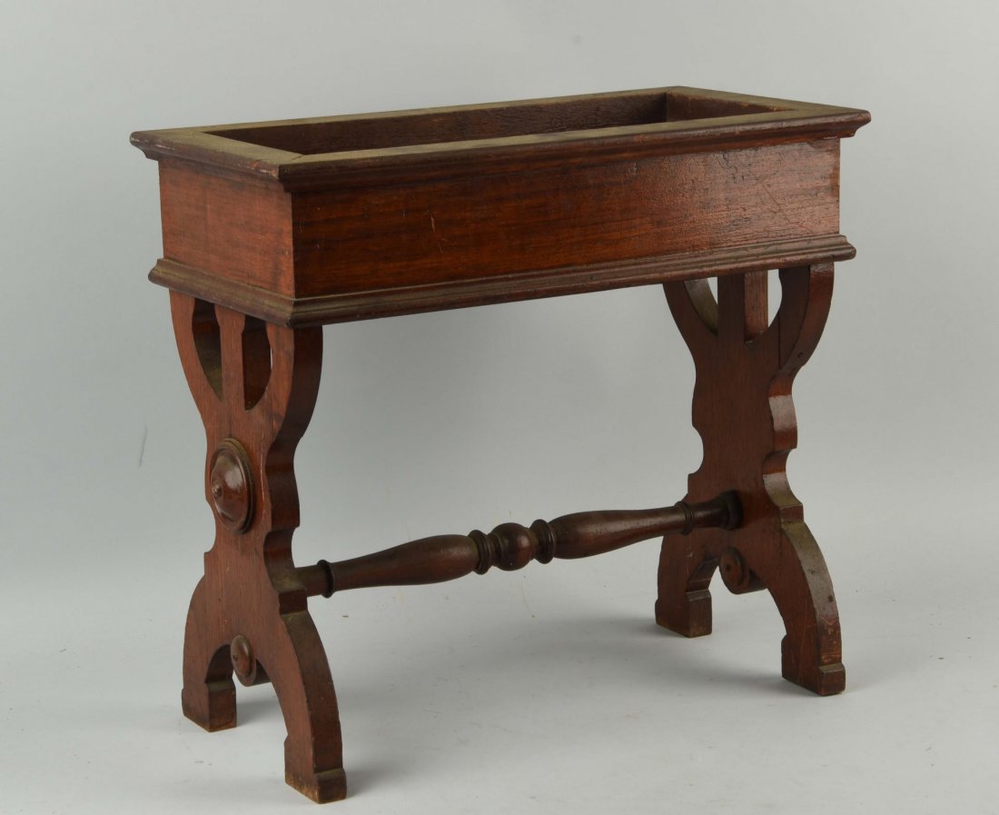 Wooden Planter Box. (1 of 1)