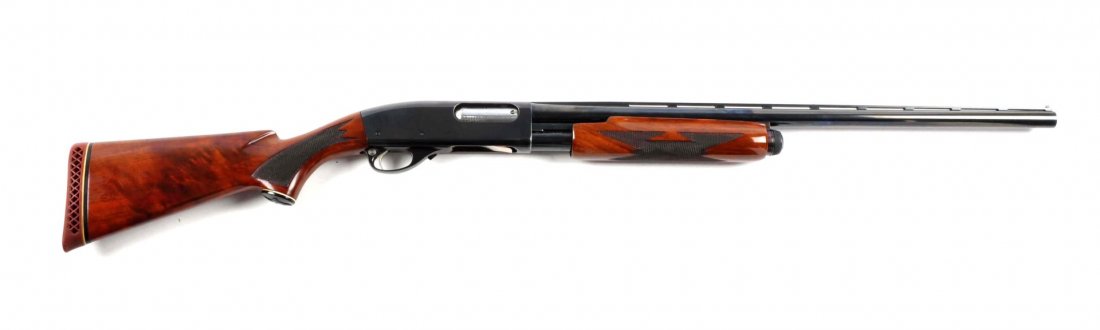 (M) Remington Model 870 12 Bore Skeet Gun.: Serial # 813445V 25" barrel in 12 bore with a 2-3/4" chamber. Bored skeet. Features include full vent rib, twin bead sights, blued finish, hand checkered walnut stock and forend, pistol grip cap, and