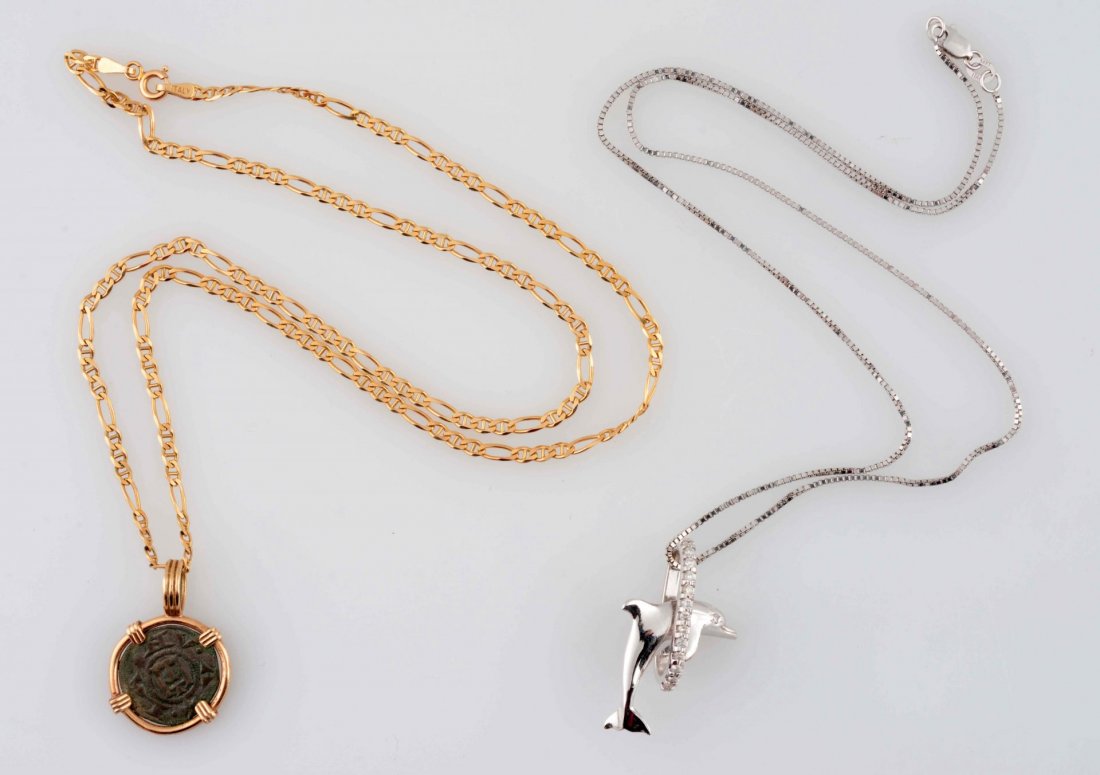 Lot Of 2: Gold Necklaces. (1 of 2)