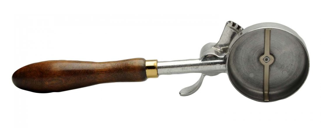 Economy Round Flat Ice Cream Scoop. (1 of 3)