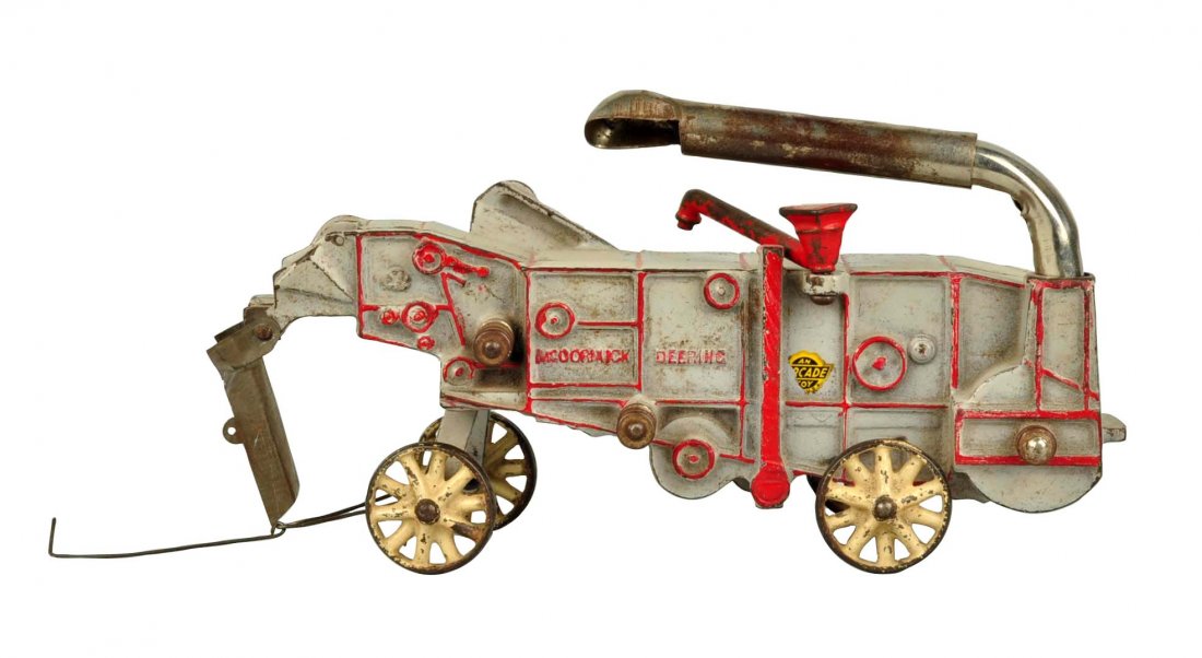 Cast Iron McCormick Deering Farm Thresher Machine. (1 of 2)