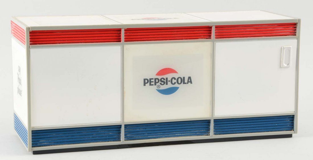 Pepsi Plastic Cooler Radio. (1 of 2)