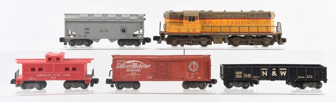 Lot of 5: American Flyer Union Pacific Freight Set. (1 of 1)