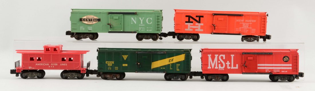 Lot of 5: Freight Cars.: Includes: No. 24065 New York Central Boxcar - sticker on one side is peeling, slight corrosion on the frame, in good condition. No. 984 New Haven Boxcar - one broken truck, corrosion on the frame, nic