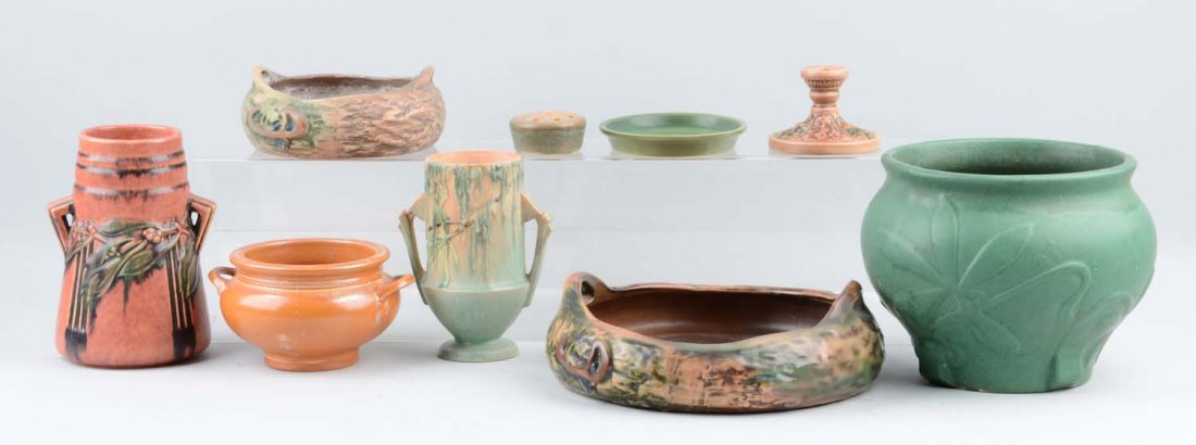 Large Lot Of Assorted Roseville Pottery Pieces. (1 of 1)