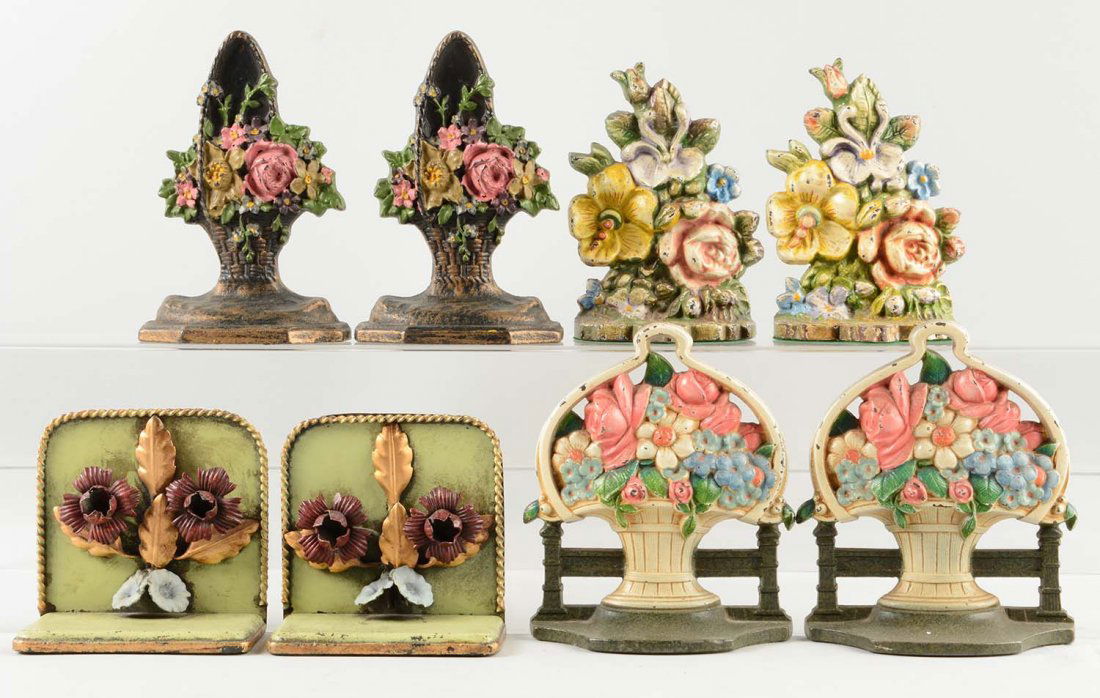 Lot of 4 pairs: Cast Iron Assorted Flower Bookends. (1 of 1)