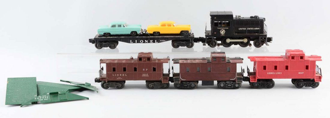 Lot Of 5: Lionel No. 41 Army Switcher & Freight Cars. (1 of 1)